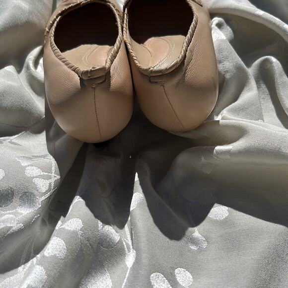 Via Spega Italian Cream Color kitten Heels with lacing Size 6.5 - Picture 4 of 14